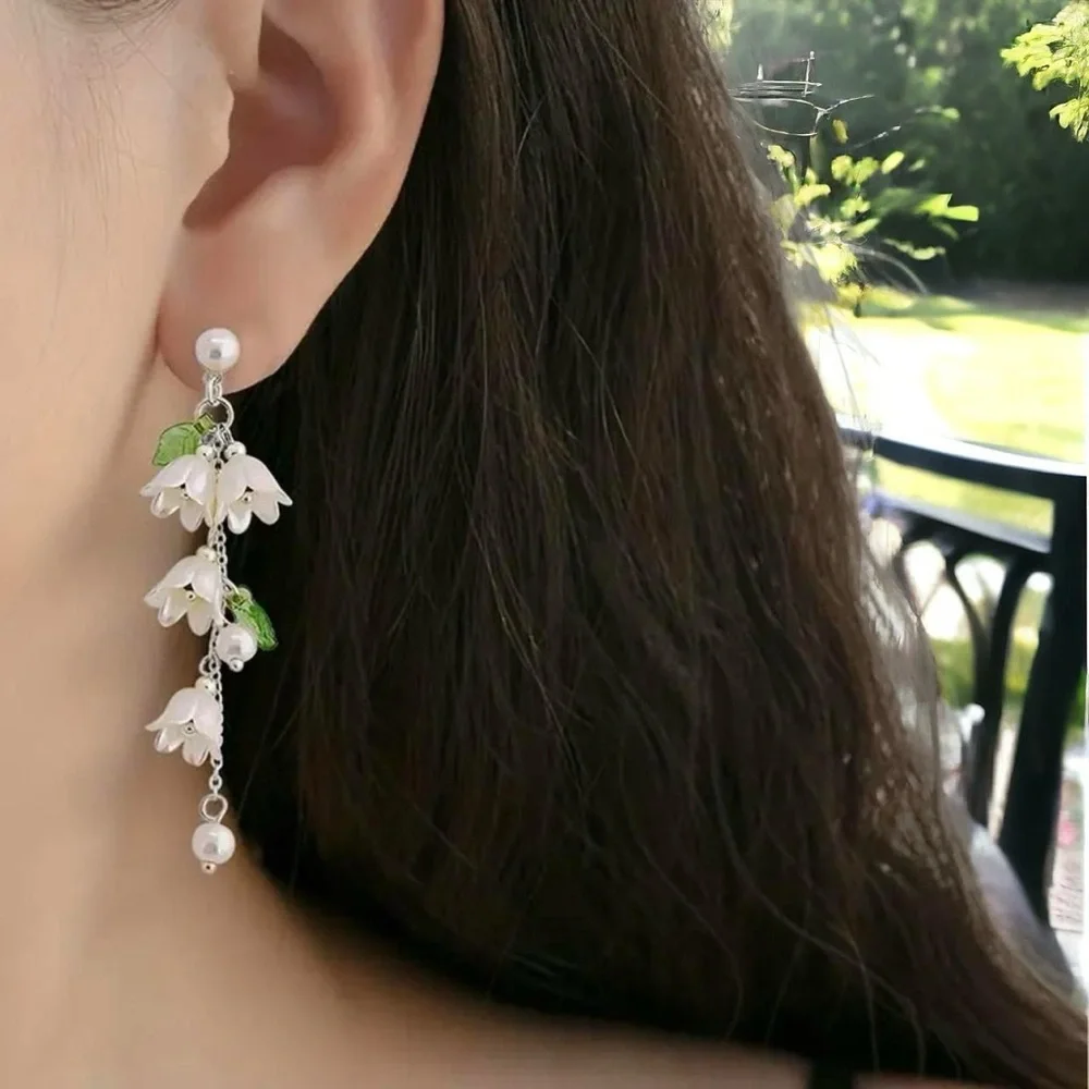 Exquisite Lily Of Valley‎ Design Earrings Elegant Style Resin Silver Plated